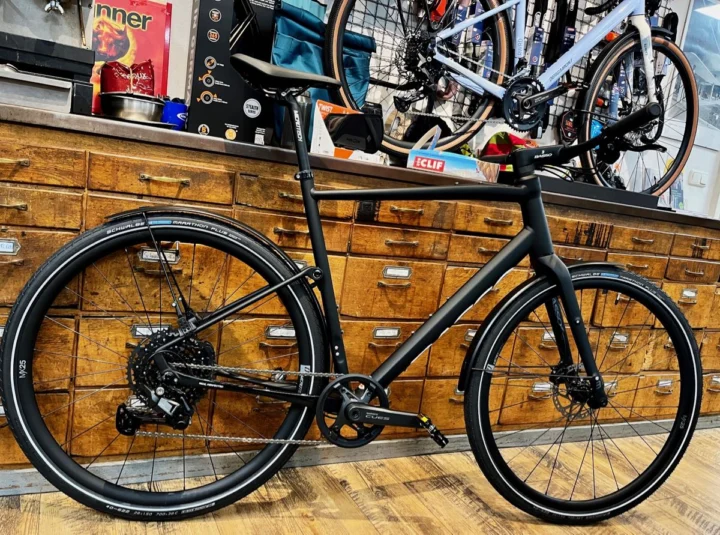 Basso Tera Urban 2026: Fitnessrad mit geradem Lenker, Alu-Rahmen, Carbon-Hinterbau und Carbon-Gabel
