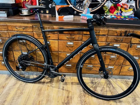 Basso Tera Urban 2026: Fitnessrad mit geradem Lenker, Alu-Rahmen, Carbon-Hinterbau und Carbon-Gabel