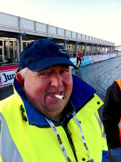 at Fahrräder, Dein Fahrradladen in Lübeck, verabschiedet sich wehmütig von der Cyclocross-Saison 2025/2026 nach dem letzten Rennen – und freut sich auf mehr Radsport mit dem Rennrad bei den Frühjahrsklassikern und Monumenten 2026 - hier im Bild „Belgian Cyclocross Fan“, © oil sultan, CC BY-SA 3.0 <https://creativecommons.org/licenses/by-sa/3.0>, via Wikimedia Commons