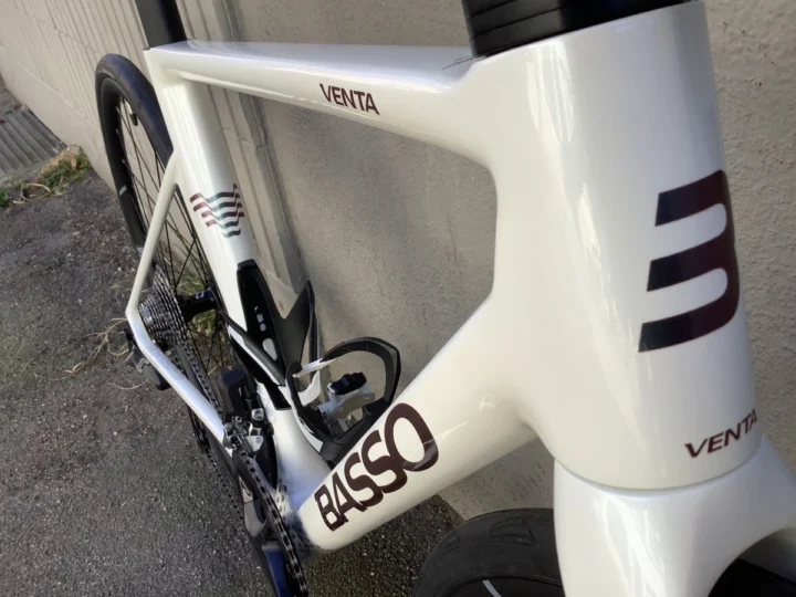 Basso Venta R von 2026 in Pearl White: Carbon-Rennrad mit Shimano 105 Di2 (1×12)