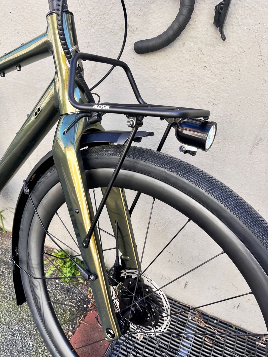 Gravelbike von Kona: das Kona Ouroboros mit Alu-Rahmen, nach Kundenwunsch custom made bei at Fahrräder, deinem Fahrradladen in Lübeck mit Liebe zum Fahrrad und zum Radsport, zu Gravel und Rennrad, mit eigener Fahrradwerkstatt