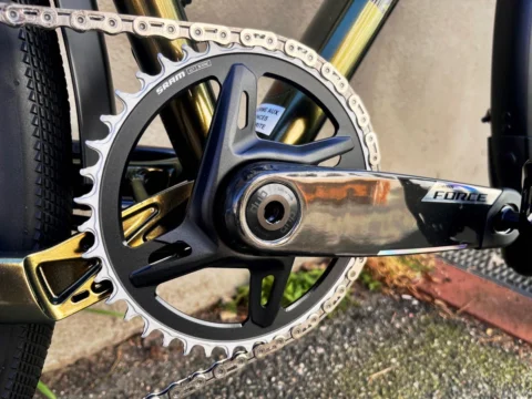 Kona Ouroboros: Gravelbike mit Alu-Rahmen, nach Kundenwunsch aufgebaut