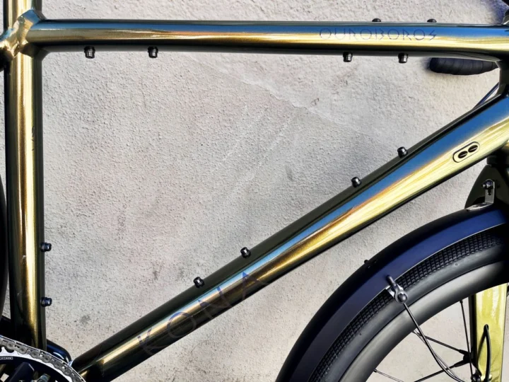 Kona Ouroboros: Gravelbike mit Alu-Rahmen, nach Kundenwunsch aufgebaut
