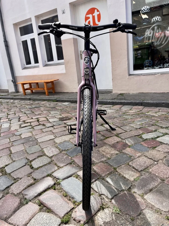 Böttcher Trekk Lite von 2026: Trekkingrad in Trapezform mit Riemenantrieb, Alu-Rahmen und Shimano-Nabenschaltung Alfine