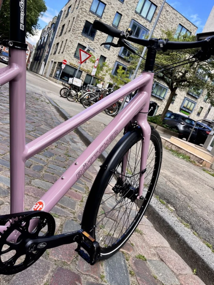 Böttcher Trekk Lite von 2026: Trekkingrad in Trapezform mit Riemenantrieb, Alu-Rahmen und Shimano-Nabenschaltung Alfine