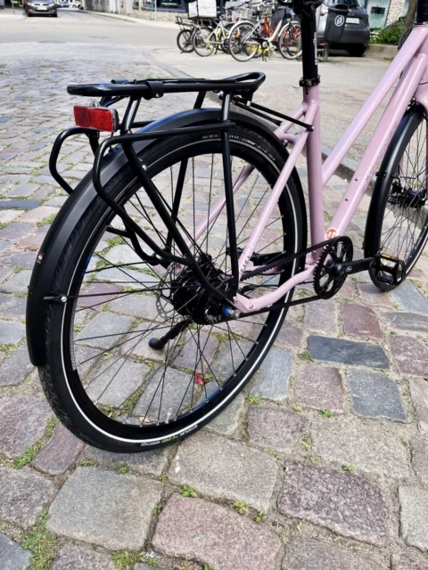 Böttcher Trekk Lite von 2026: Trekkingrad in Trapezform mit Riemenantrieb, Alu-Rahmen und Shimano-Nabenschaltung Alfine