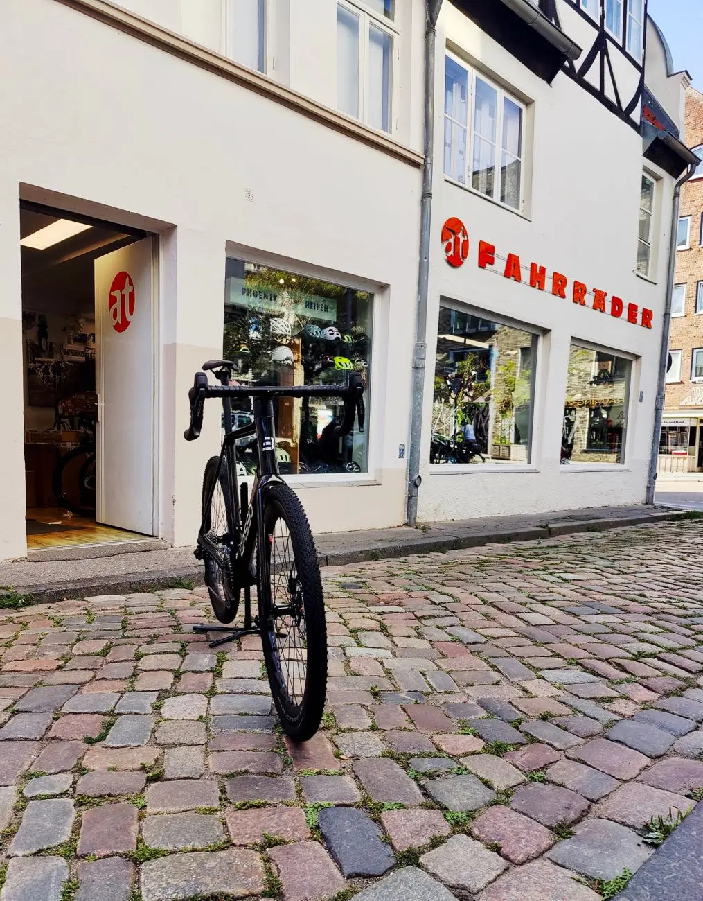 Neues Gravelbike: das Palta III von Basso, handmade in Italia, Carbon-Rahmen und Carbon-Laufräder von Fulcrum, mit elektronischer Schaltung GRX Di2 825 2x12 in Carbon Chrome in der Größe XL bei at Fahrräder Lübeck