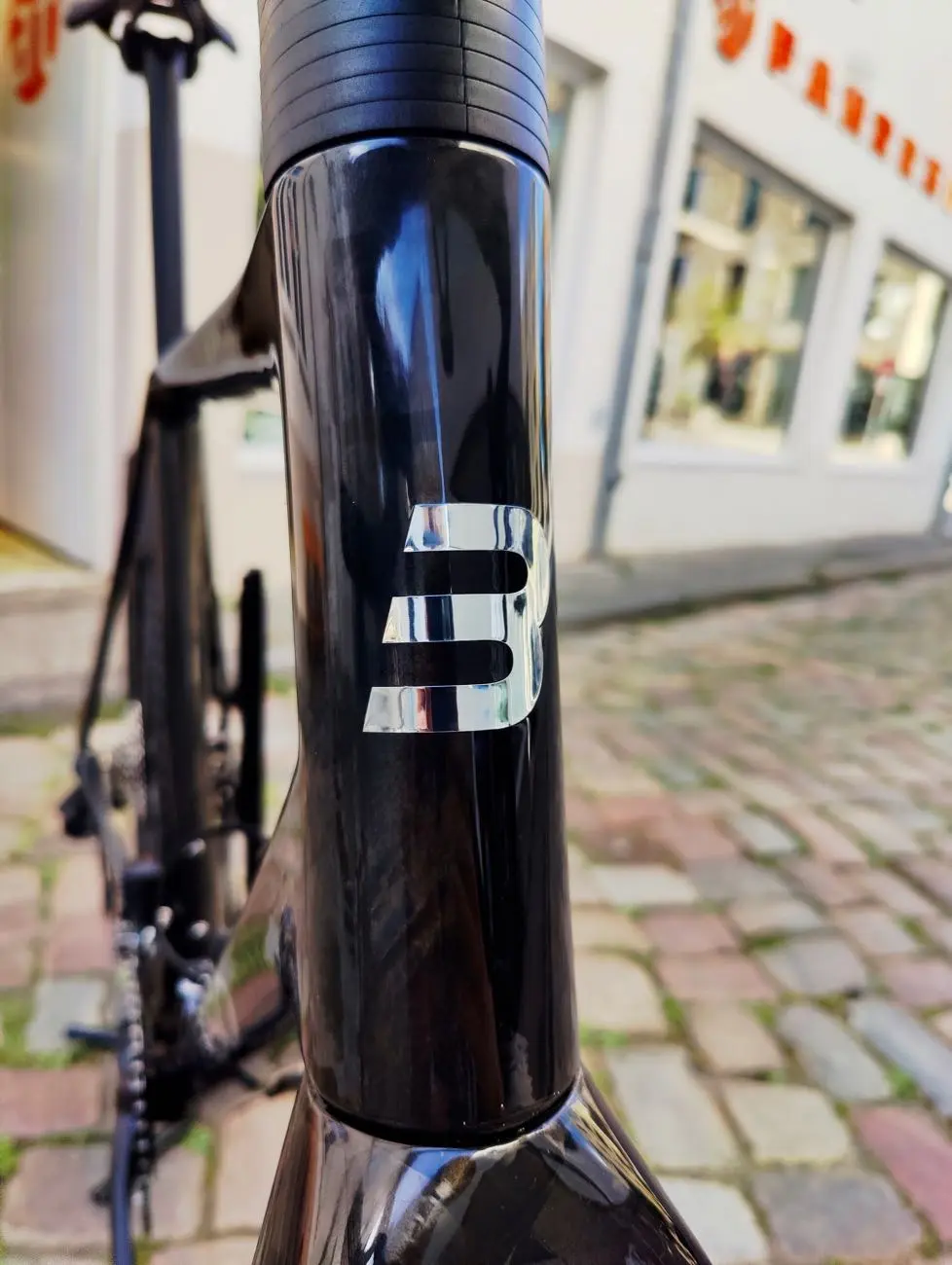 Neues Gravelbike: das Palta III von Basso, handmade in Italia, Carbon-Rahmen und Carbon-Laufräder von Fulcrum, mit elektronischer Schaltung GRX Di2 825 2x12 in Carbon Chrome in der Größe XL bei at Fahrräder Lübeck