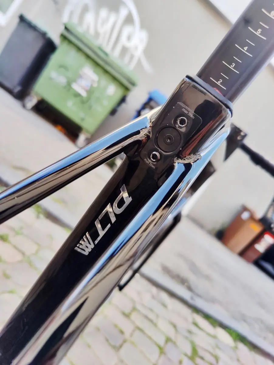 Neues Gravelbike: das Palta III von Basso, handmade in Italia, Carbon-Rahmen und Carbon-Laufräder von Fulcrum, mit elektronischer Schaltung GRX Di2 825 2x12 in Carbon Chrome in der Größe XL bei at Fahrräder Lübeck