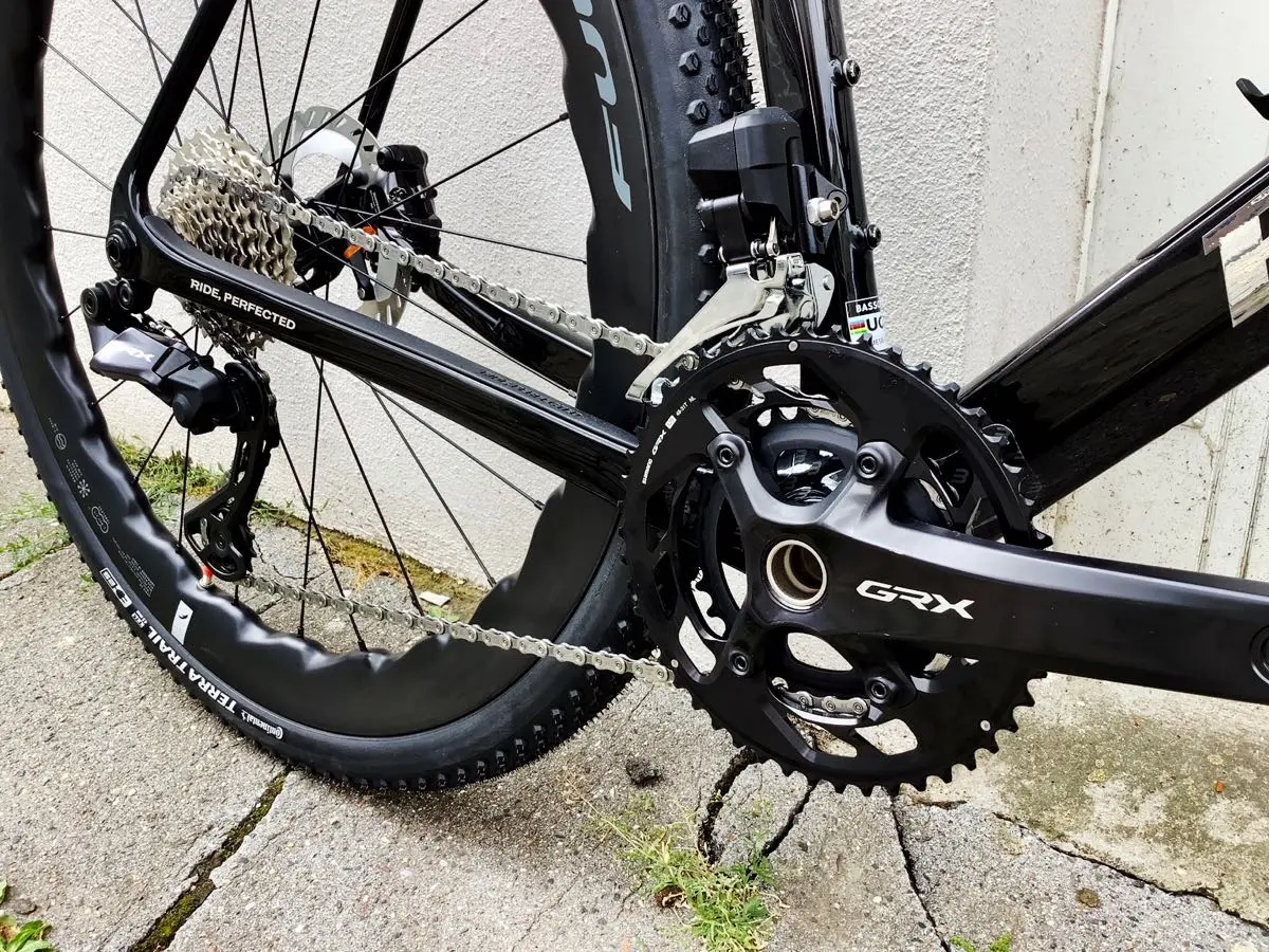 Neues Gravelbike: das Palta III von Basso, handmade in Italia, Carbon-Rahmen und Carbon-Laufräder von Fulcrum, mit elektronischer Schaltung GRX Di2 825 2x12 in Carbon Chrome in der Größe XL bei at Fahrräder Lübeck