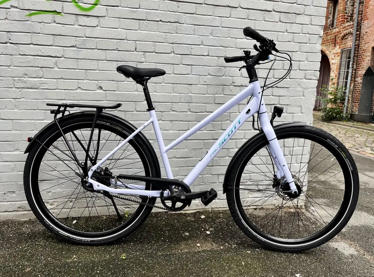 Scott Vitess 15 als 2027er-Modell: aktuelles Urban-Fahrrad mit Nabenschaltung und Gates-Riemenantrieb