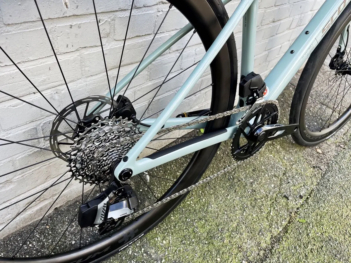 Das Carbon-Rennrad Scott Addict 25 jetzt als 2027er-Modell, in Iron Grey