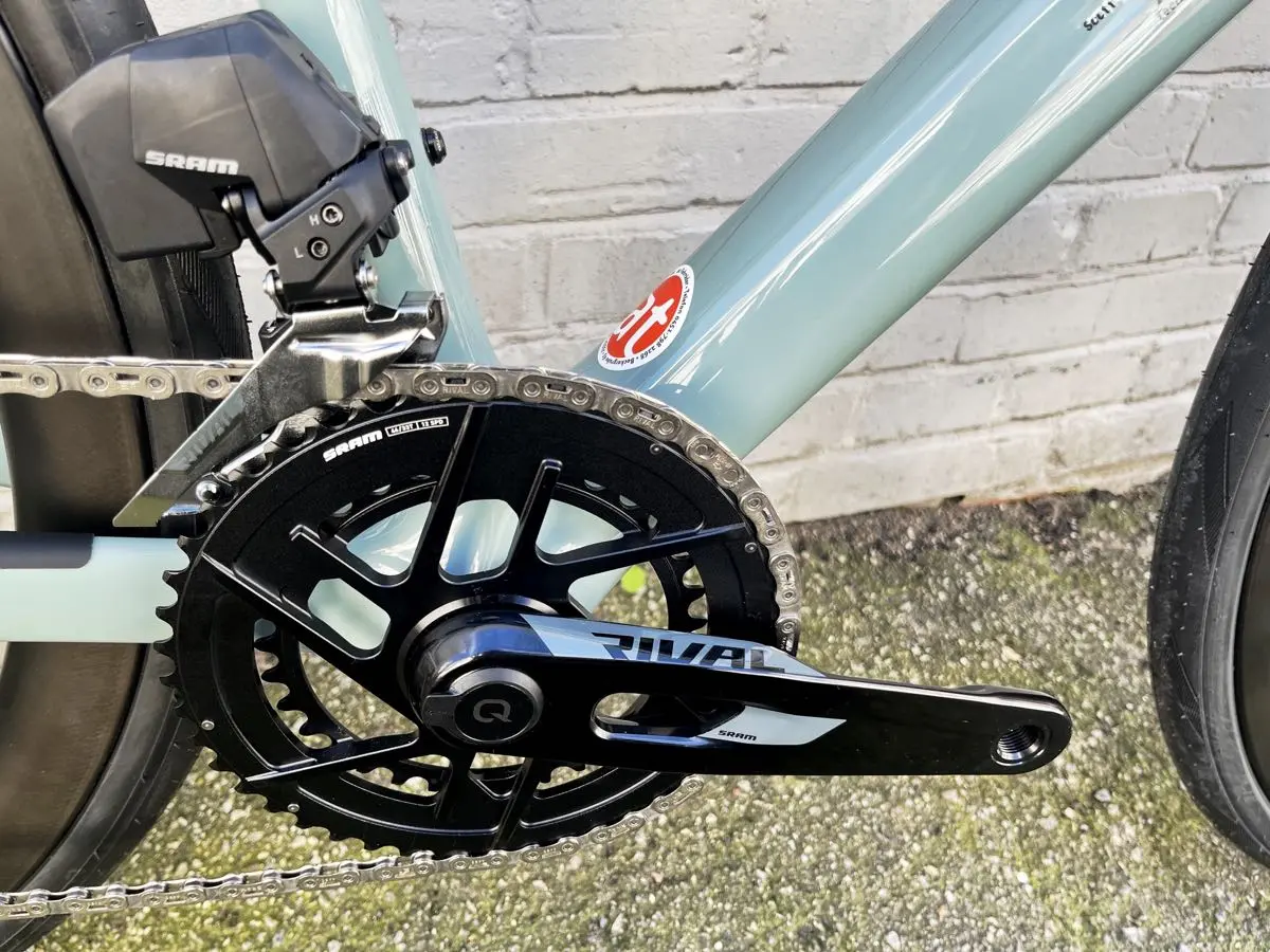 Das Carbon-Rennrad Scott Addict 25 jetzt als 2027er-Modell, in Iron Grey