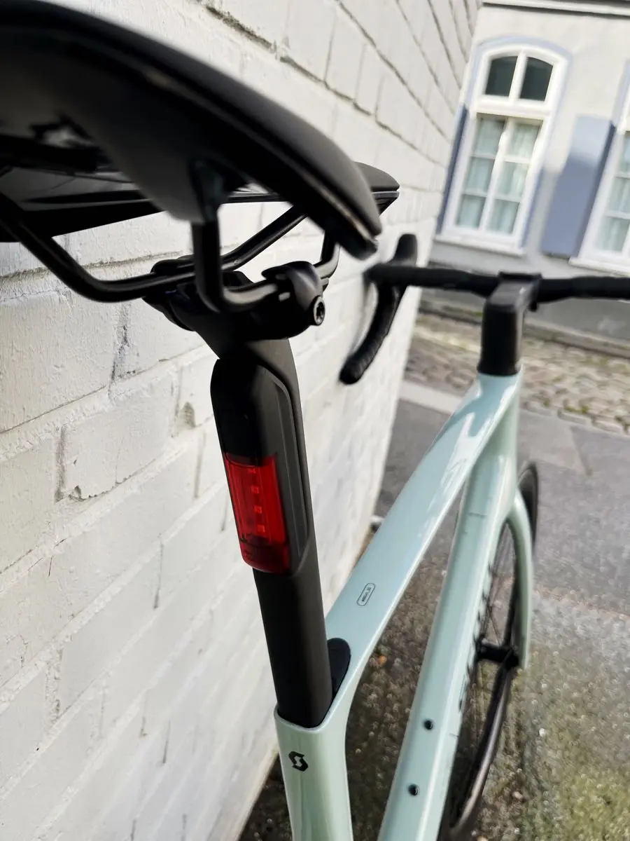 Das Carbon-Rennrad Scott Addict 25 jetzt als 2027er-Modell, in Iron Grey